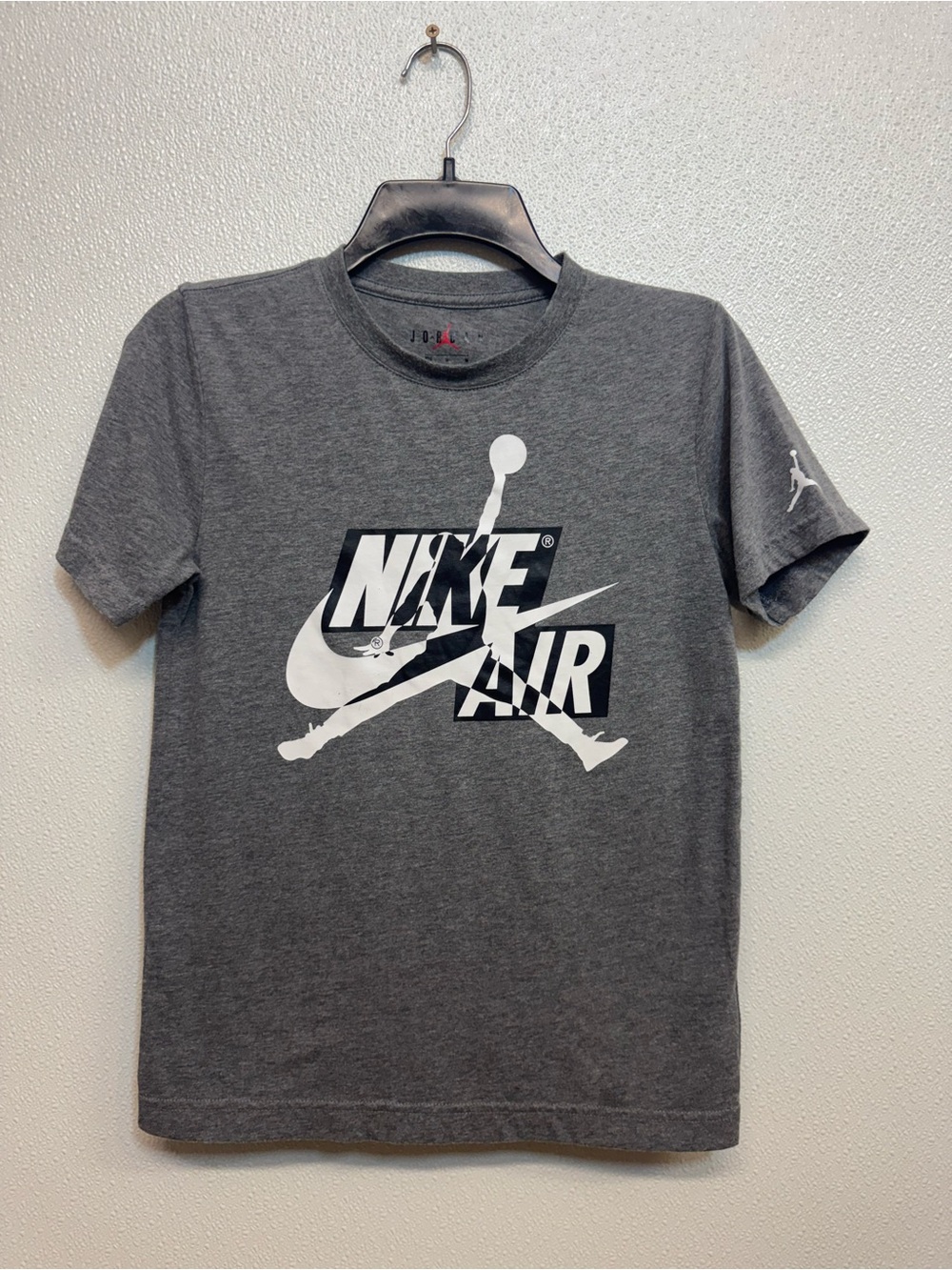 Boys Nike Grey Tee with White Air Logo Sz M 10-12 yrs. (E-4)